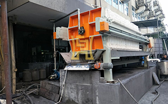 板框壓濾機在每塊濾板的板面中為什么設有二個小孔